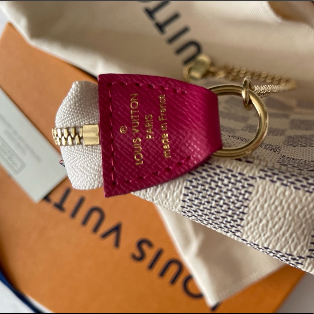 ❌SOLD❌ Louis Vuitton N60487  MINI POCHETTE WRISTLET ACCESSOIRES 2021 Christmas - Picture 4 of 9